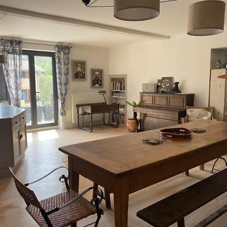 Maison Sur Cour Courzieu Bagian luar foto